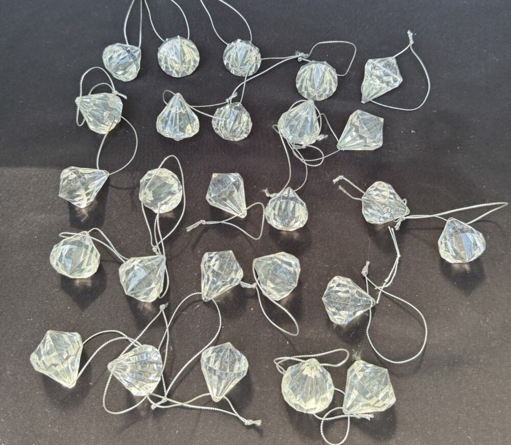 Lot Of 26 Clear Acrylic Diamond Shaped Gem Prism Christmas Ornaments -55D